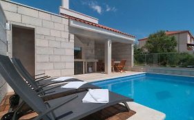 Beautiful Apartment With Private Pool